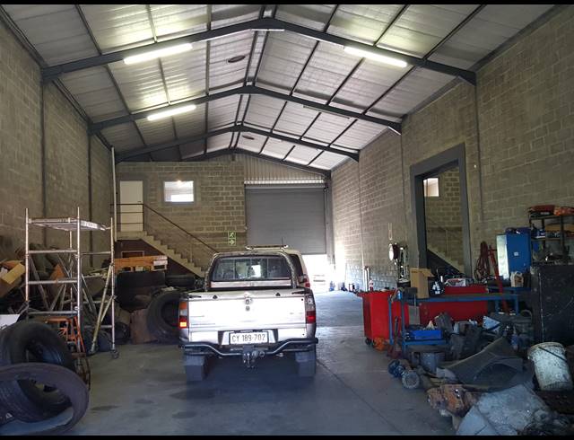 650M² FACTORY TO LET IN BLACKHEATH INDUSTRIAL